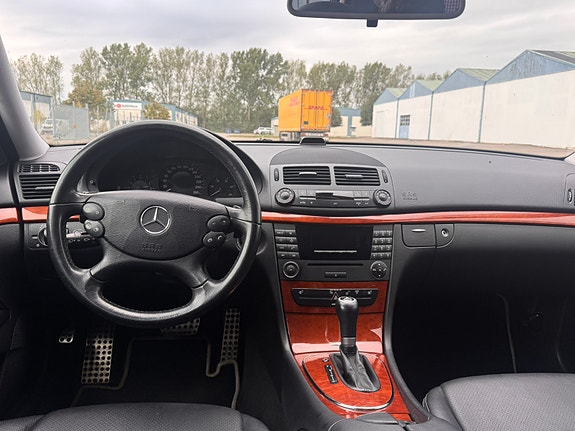 Mercedes-Benz E280 9 of 11