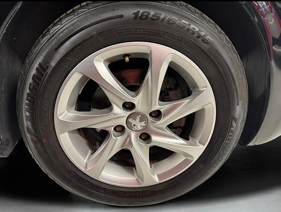 Peugeot 208 18 of 23