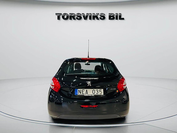 Peugeot 208 5 of 23