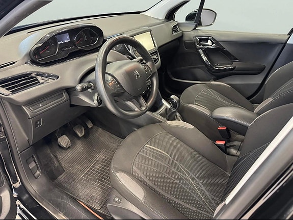 Peugeot 208 12 of 23