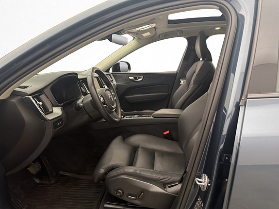 Volvo XC60 13 of 30