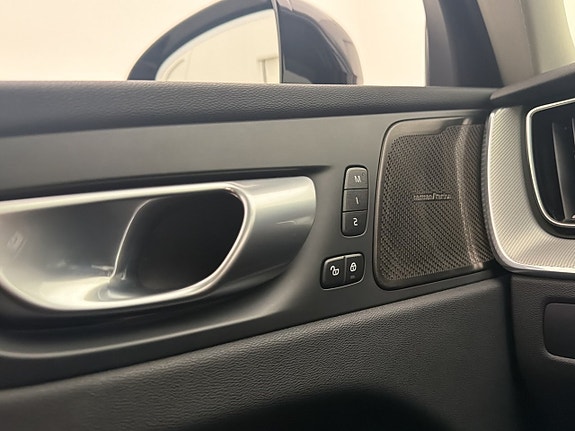 Volvo XC60 15 of 30