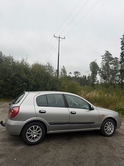 Nissan Almera 2 of 4
