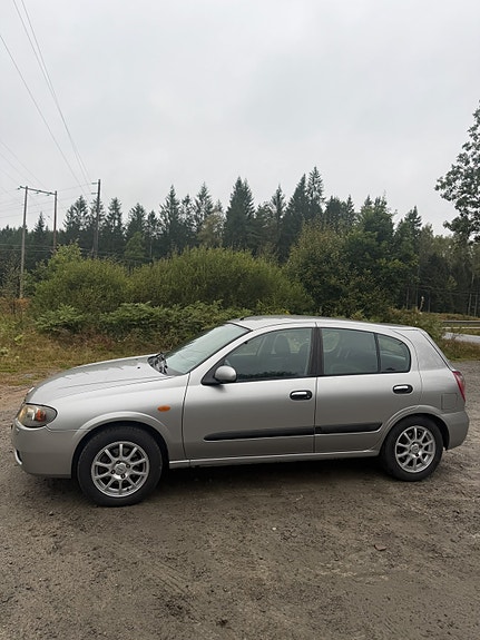 Nissan Almera 3 of 4
