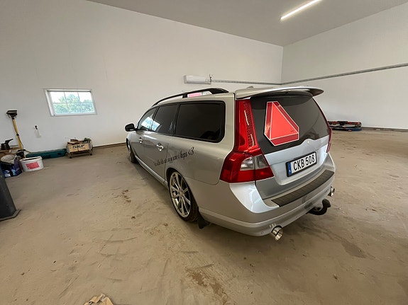 Volvo V70 2 of 6