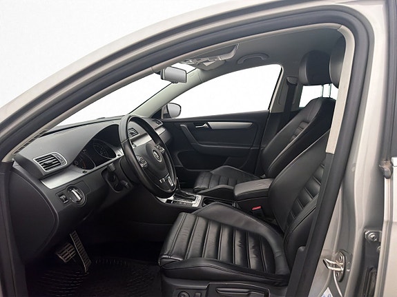 Volkswagen Passat Alltrack 12 of 30