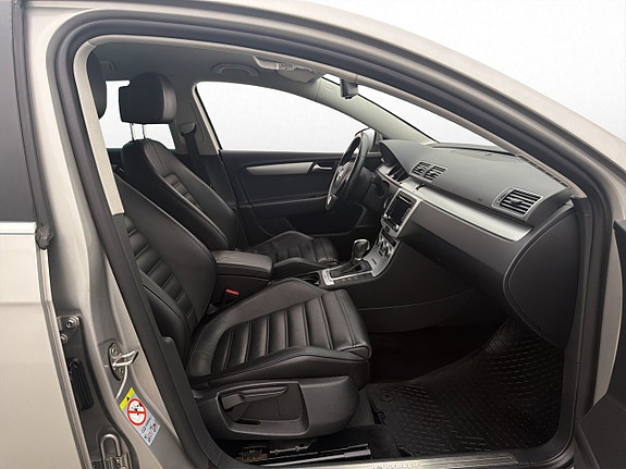 Volkswagen Passat Alltrack 24 of 30