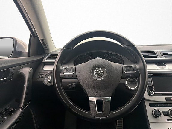 Volkswagen Passat Alltrack 14 of 30