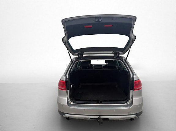 Volkswagen Passat Alltrack 27 of 30