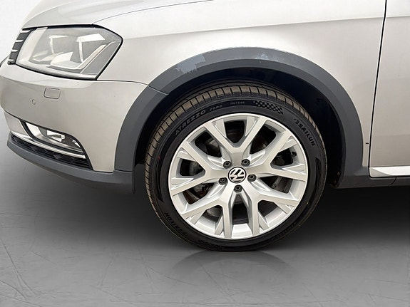 Volkswagen Passat Alltrack 28 of 30