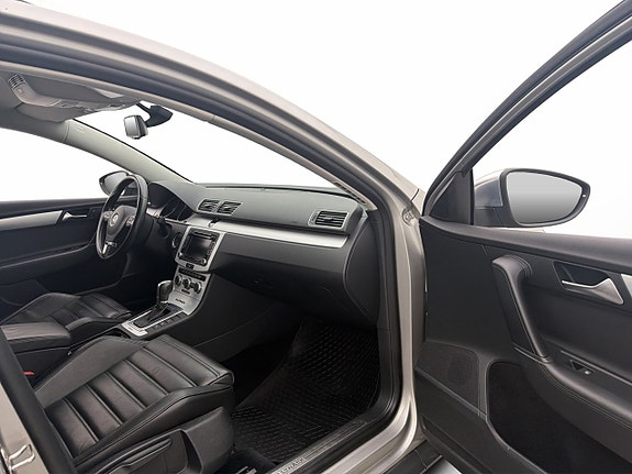 Volkswagen Passat Alltrack 25 of 30
