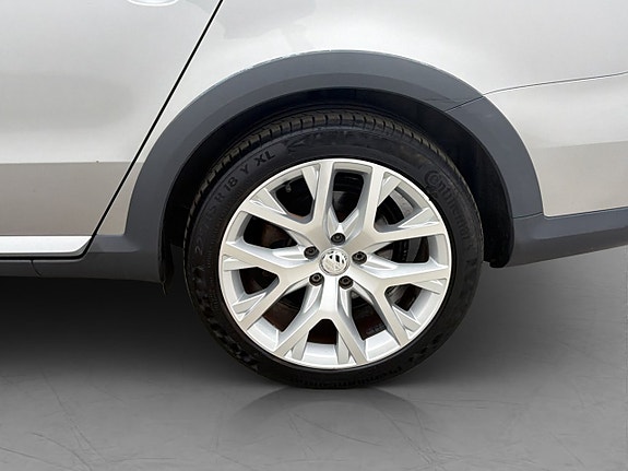 Volkswagen Passat Alltrack 29 of 30