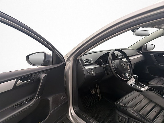 Volkswagen Passat Alltrack 11 of 30