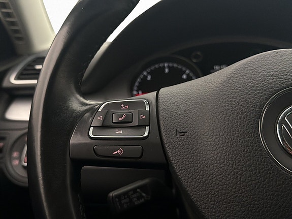 Volkswagen Passat Alltrack 16 of 30