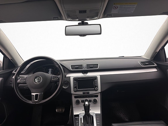 Volkswagen Passat Alltrack 13 of 30