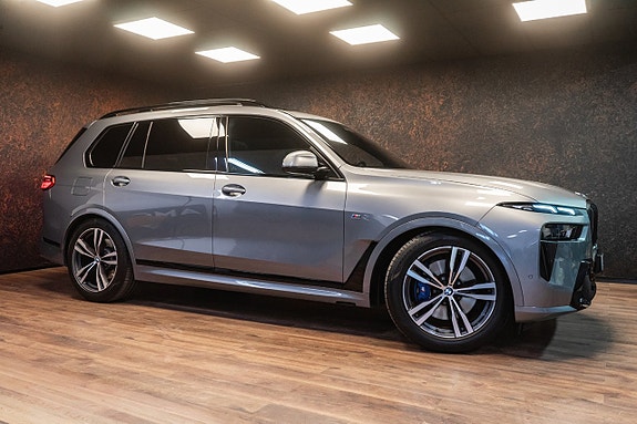 BMW X7 2 of 30