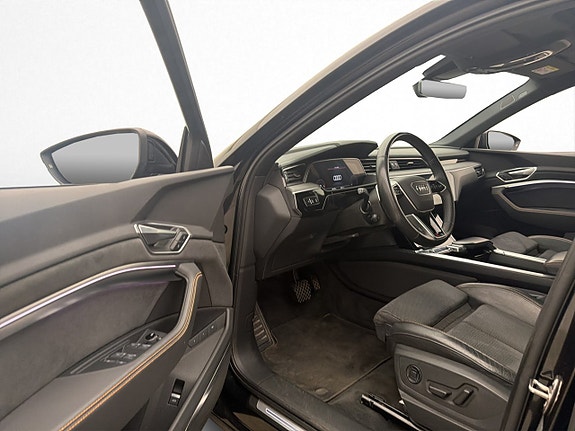 Audi e-tron Sportback 12 of 30
