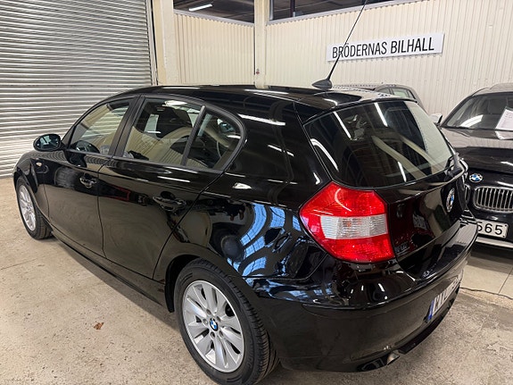 BMW 116i 2 of 10