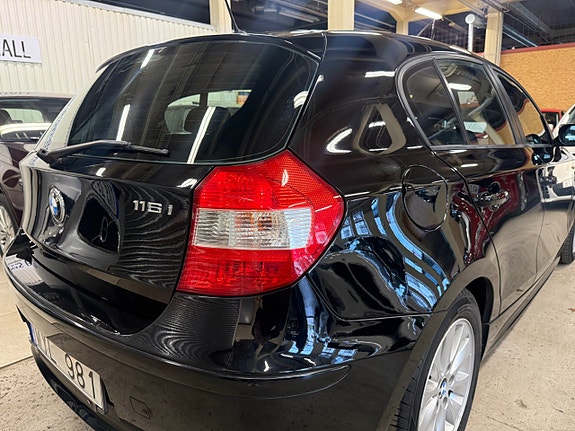 BMW 116i 3 of 10