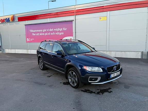 Volvo XC70 2 of 7