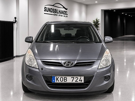 Hyundai i20 2 of 9
