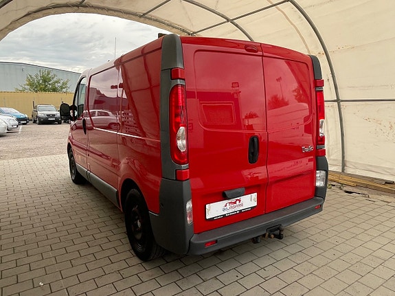 Renault Trafic 2 of 19