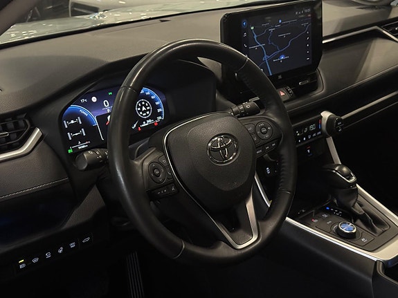 Toyota RAV4 12 of 23