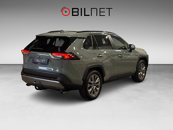 Toyota RAV4 6 of 23