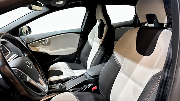 Volvo V40 Cross Country 8 of 18