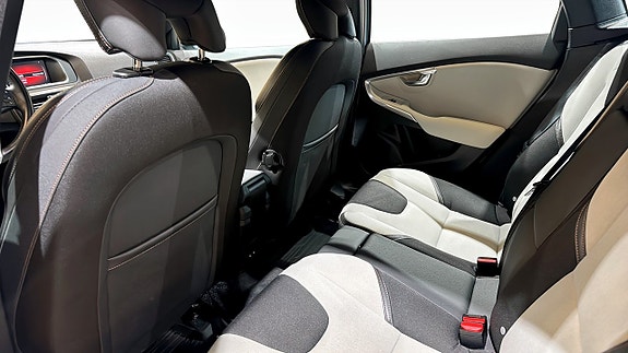 Volvo V40 Cross Country 11 of 18