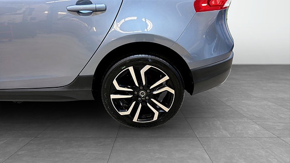 Volvo V40 Cross Country 6 of 18