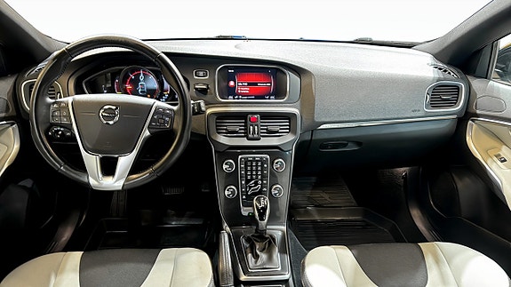 Volvo V40 Cross Country 10 of 18