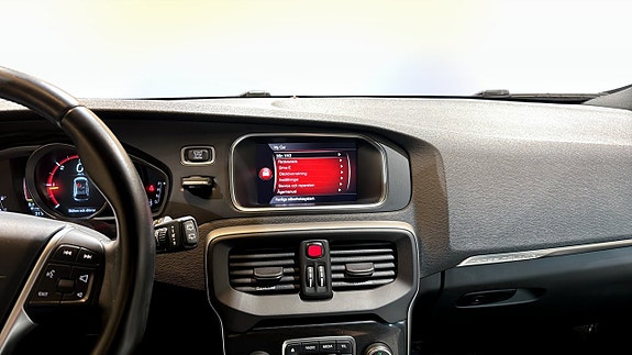 Volvo V40 Cross Country 9 of 18
