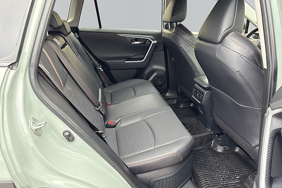 Toyota RAV4 8 of 22