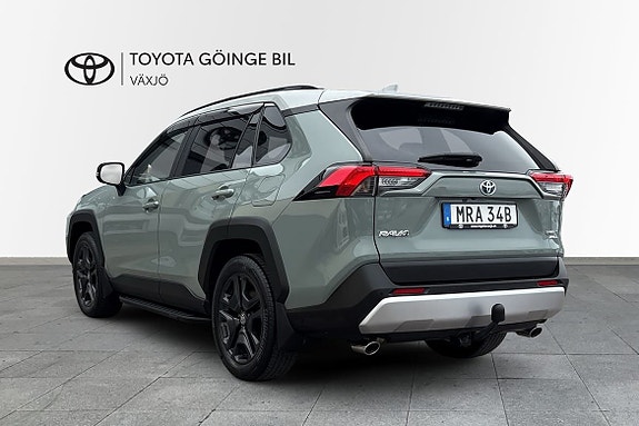Toyota RAV4 3 of 22