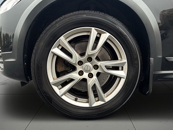 Volvo V90 Cross Country 14 of 23