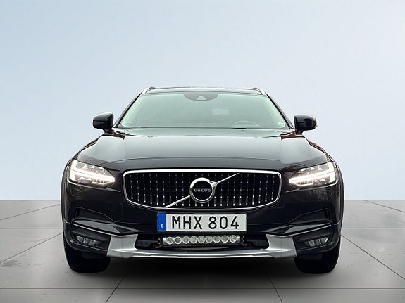 Volvo V90 Cross Country 2 of 23