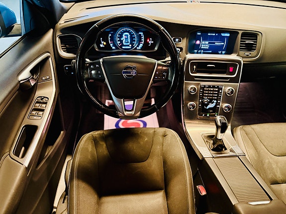 Volvo V60 11 of 17