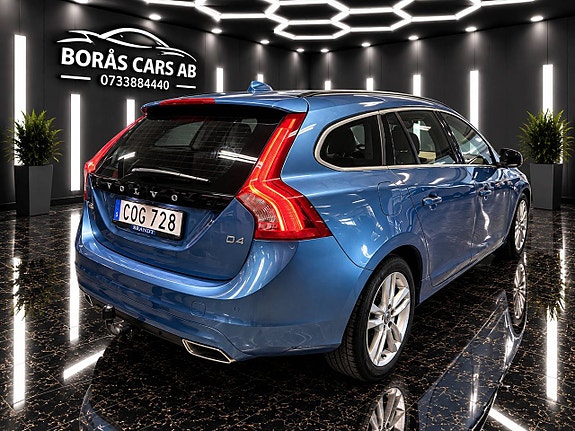 Volvo V60 3 of 17