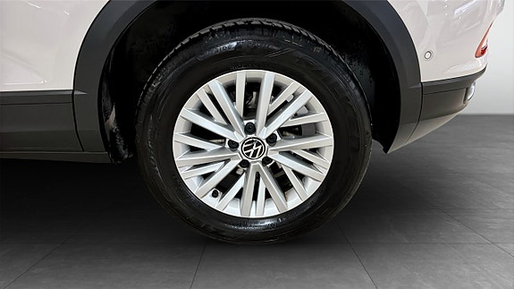 Volkswagen T-Roc 6 of 12
