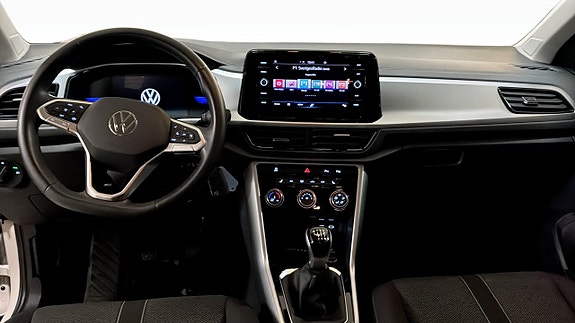 Volkswagen T-Roc 10 of 12