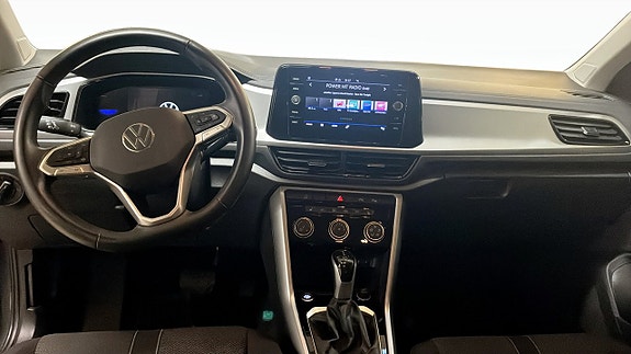 Volkswagen T-Roc 10 of 12