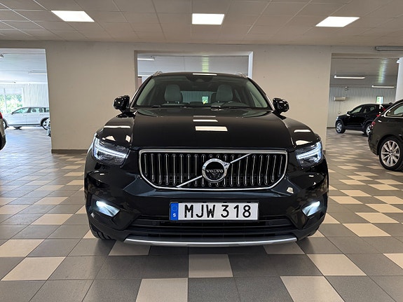 Volvo XC40 3 of 26