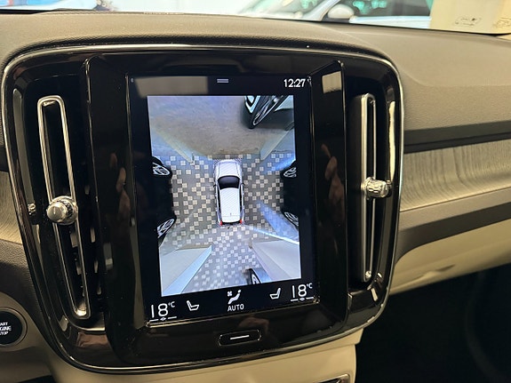 Volvo XC40 10 of 26