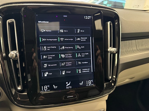 Volvo XC40 14 of 26
