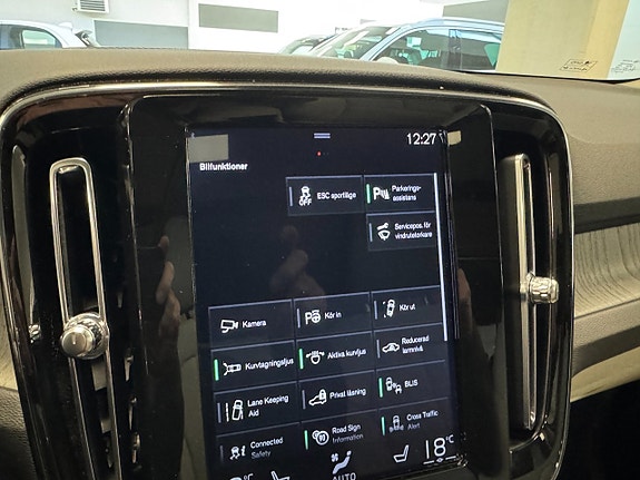 Volvo XC40 15 of 26