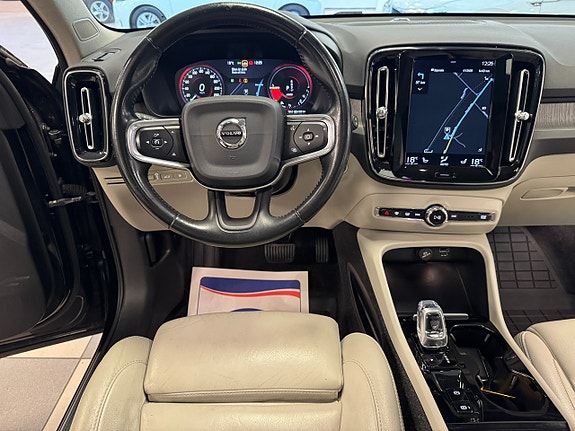 Volvo XC40 8 of 26