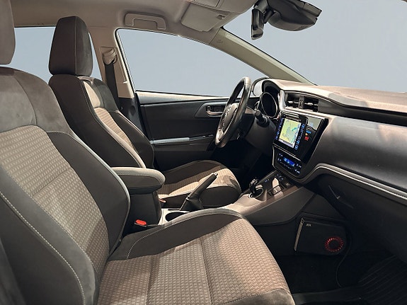 Toyota Auris 10 of 21