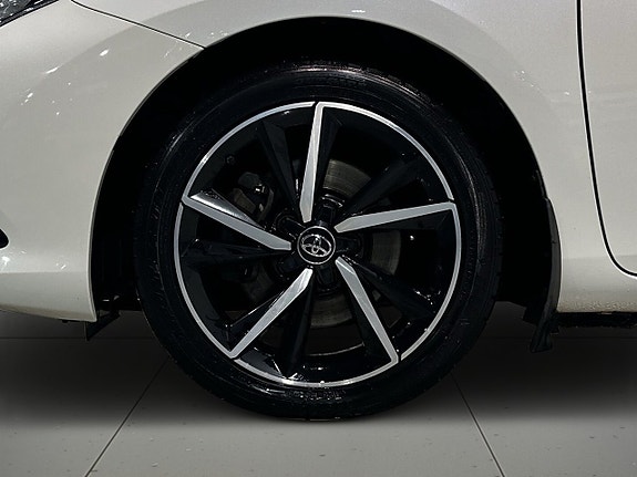 Toyota Auris 14 of 21
