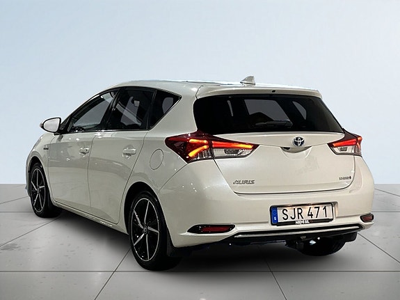 Toyota Auris 5 of 21